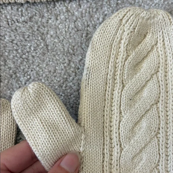 Gap Cream Cable Knit Hat and Mittens Set - Picture 3 of 6